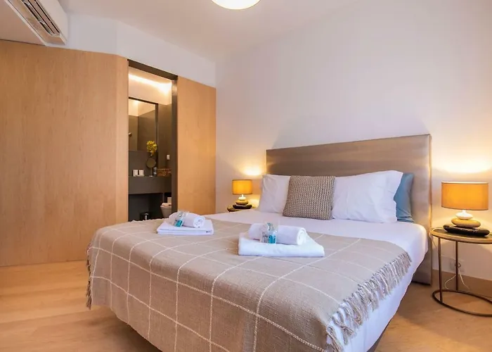 Lovelystay - Sunshine In The Heart Of Graca *