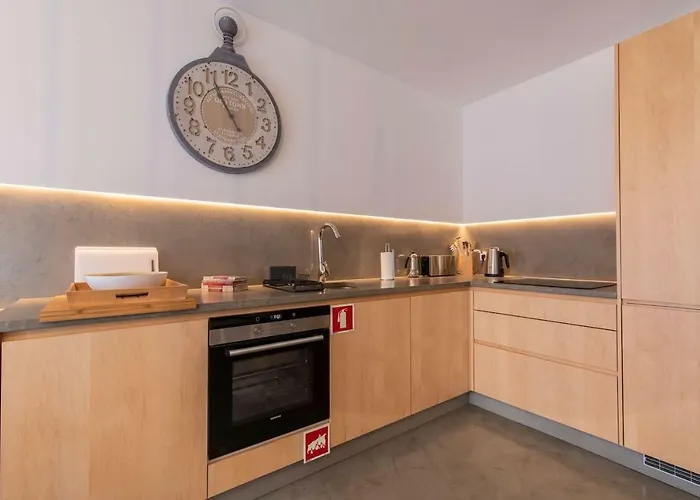 Lovelystay - Sunshine In The Heart Of Graca *