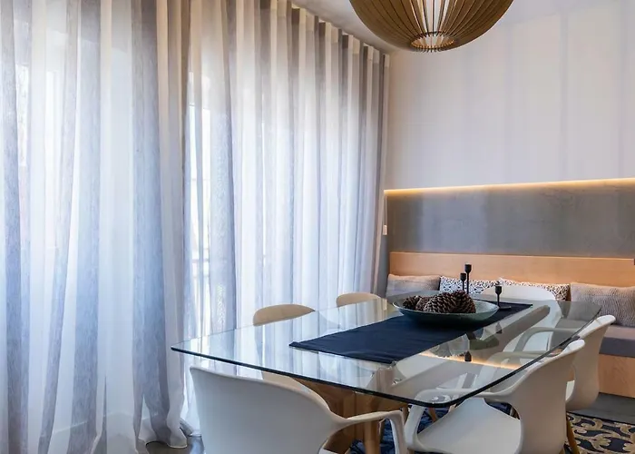 Lovelystay - Sunshine In The Heart Of Graca * Lisboa