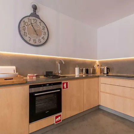 Lovelystay - Sunshine In The Heart Of Graca *