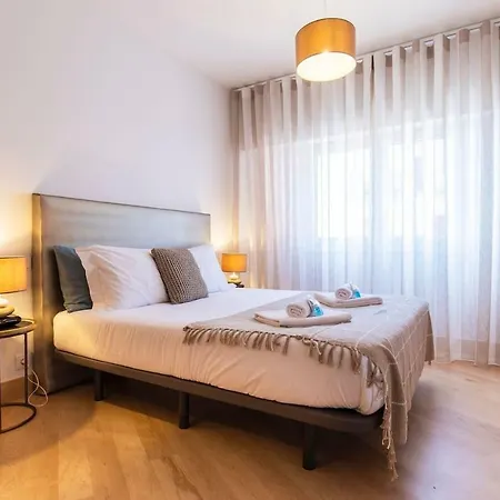 Lovelystay - Sunshine In The Heart Of Graca *