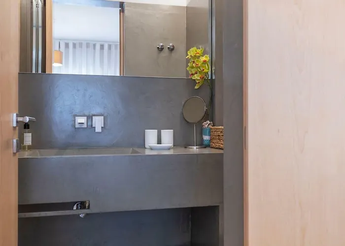 Lovelystay - Sunshine In The Heart Of Graca *