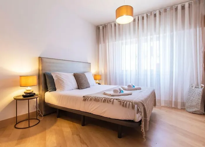 Lovelystay - Sunshine In The Heart Of Graca *