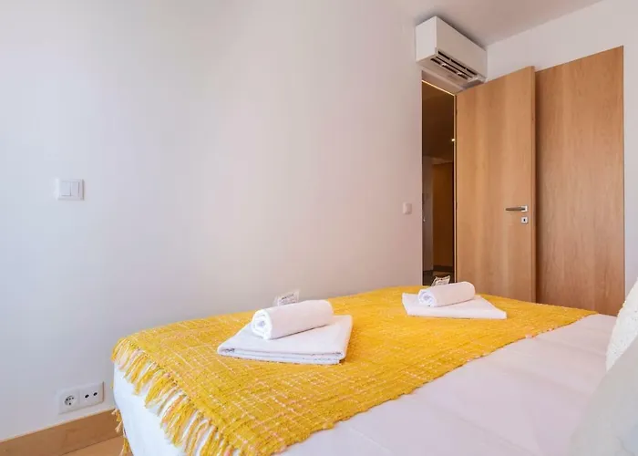 Lovelystay - Sunshine In The Heart Of Graca